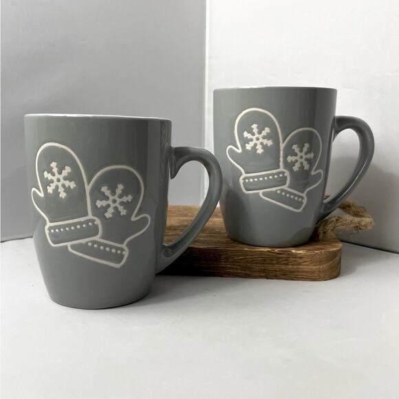 2 Winter Mitten Grey Coffee Mugs by California Pantry, so‎ cute! - Picture 1 of 5